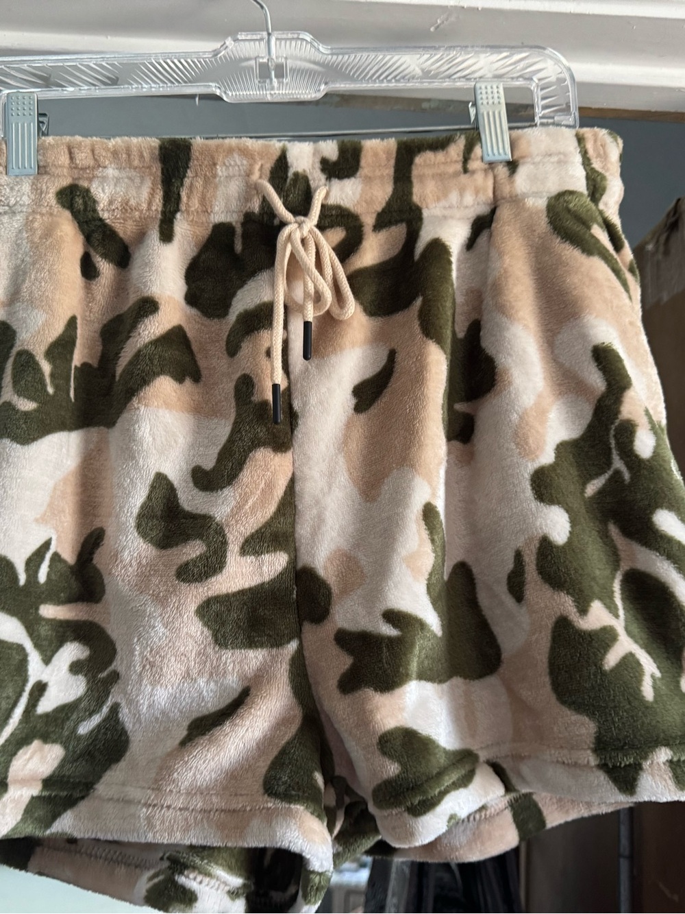 NWOT Camouflage fleece shorts-sz XL